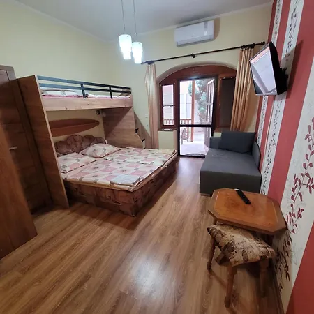 Korzo بيت ضيافة Štúrovo